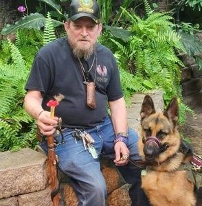 Meet your Posher, Cliff